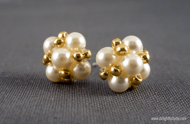 vintage-inspired pearl earrings (via delightfullydiy)