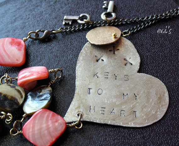 vintage tag necklace (via evi-jewelry)